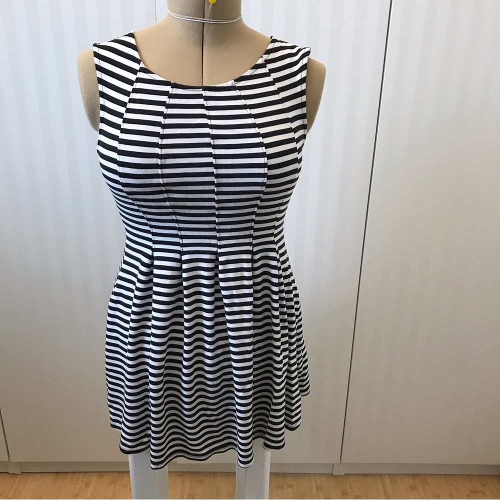 Monteau black and white striped seamed bodice soft flattering mini dress Size M